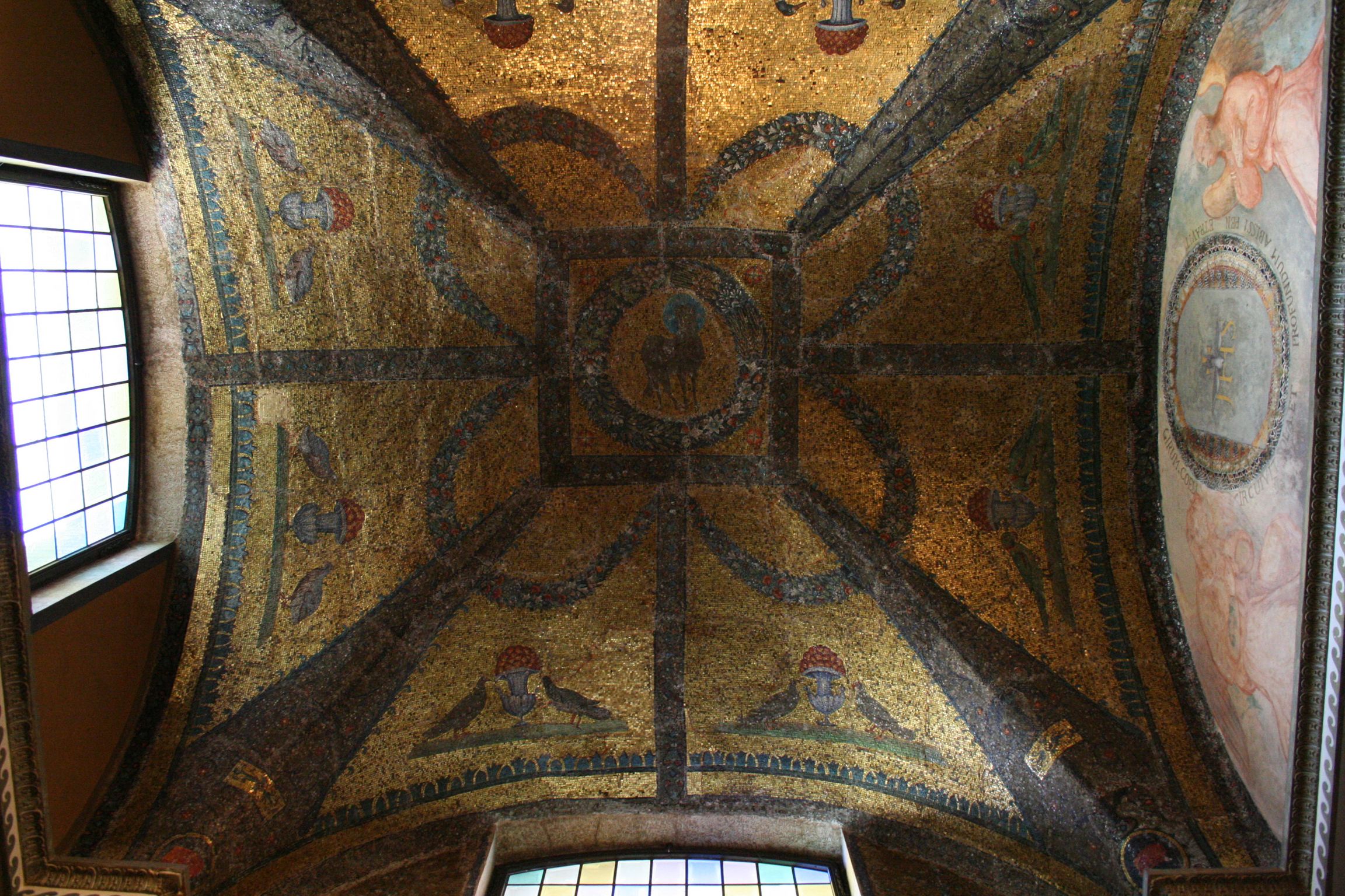 Battistero Lateranense, mosaico con l'Agnus Dei nella Cappella di S